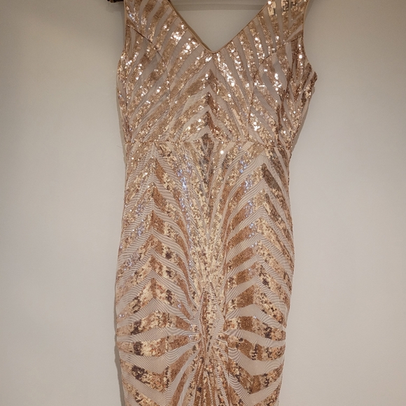 Cream V neck long dress with sequins - Picture 8 of 9